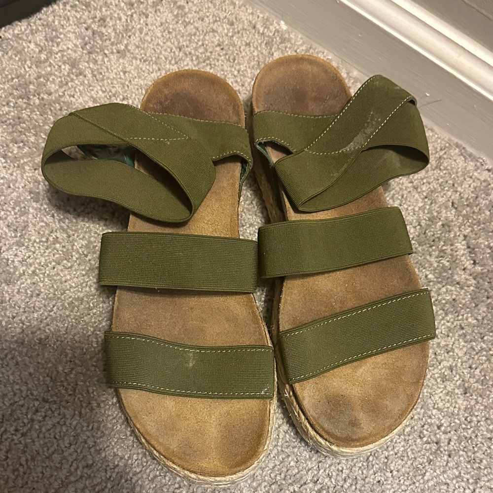 Steve Madden Kimmie Olive Green flatform Sandals
